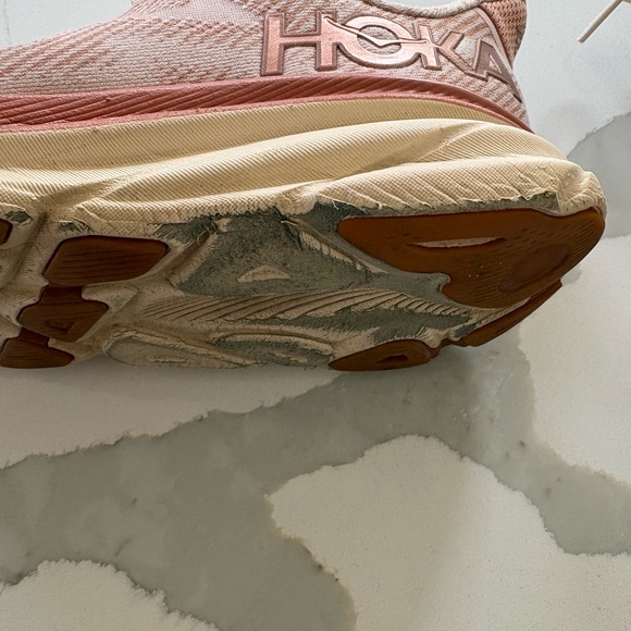 HOKA | Clifton 9 | Size 6B | Pink & Beige - Picture 7 of 10